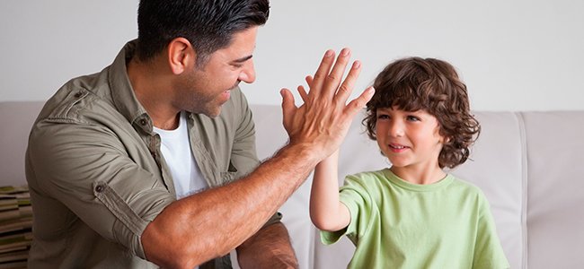 padre negociando con su hijo