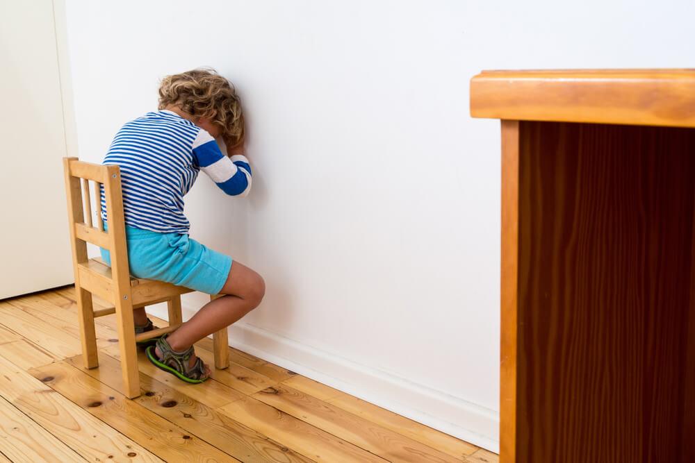 niños enfadado por la vuelta al cole